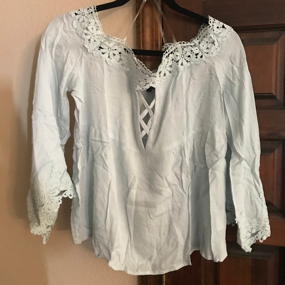 NWT! Beautiful Lacy Blouse - Picture 1 of 4